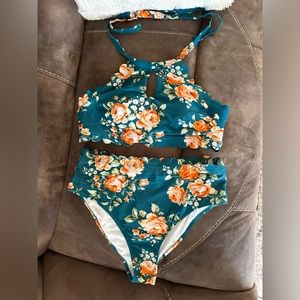 Cupshe halter top bikini